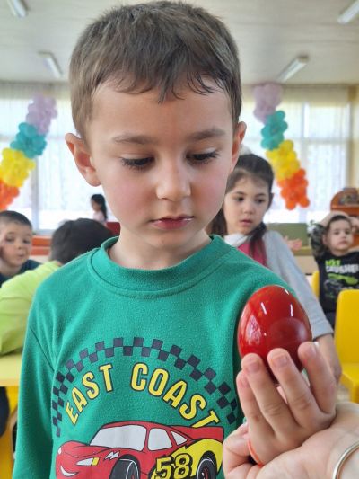 Великденско боядисване на яйца група Мечо Пух  - ДГ Трети март - Плевен