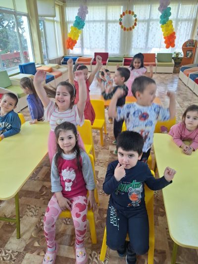 Великденско боядисване на яйца група Мечо Пух  - ДГ Трети март - Плевен